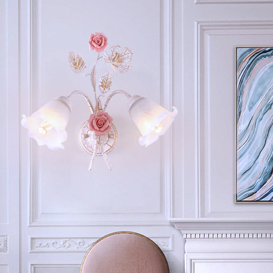 Frendorf | 1/2-Licht Wandleuchte Sconces Pastoral Floral Weiße Glas Wandmontage Lampe mit Metall Gebogenem Arm für Wohnzimmer