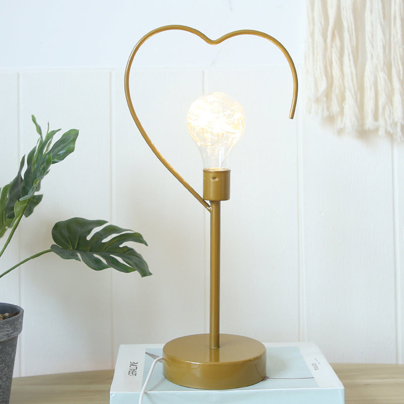 Nachttisch Stecker-LED-Tischlampe Kinderstil Schwarz/Gold Nachttischlicht mit Stern/Liebendem Herzen Eisenrahmen