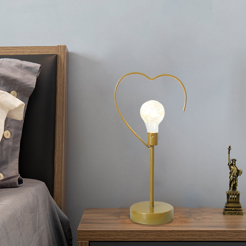 Nachttisch Stecker-LED-Tischlampe Kinderstil Schwarz/Gold Nachttischlicht mit Stern/Liebendem Herzen Eisenrahmen