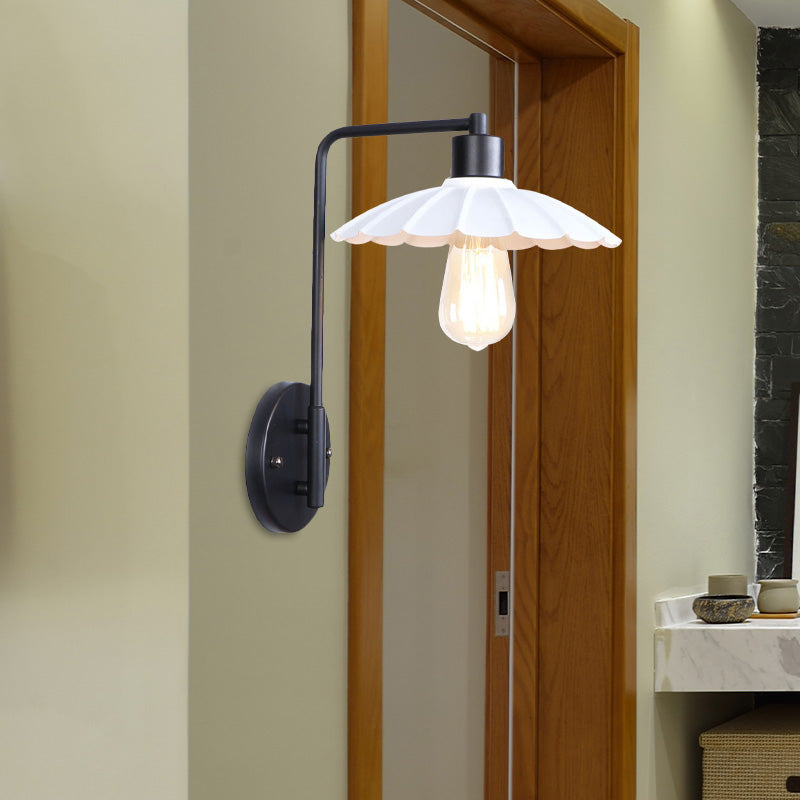 Frendorf | Scalloped Shade Bedside Sconce Wand verlichting Vintage stijl Metallic 1 licht Zwart/Roest Wandlamp met gebogen arm