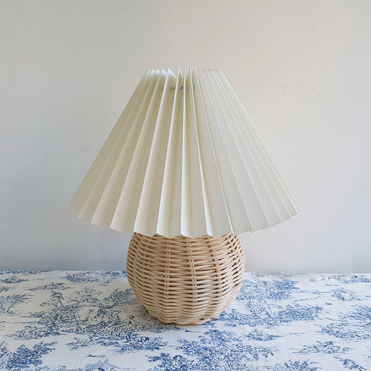 Ball Bamboo Rattan Tischlampe Modern 1 Glühbirne Weiß Nachttischlampe mit hundert Falten Schirm