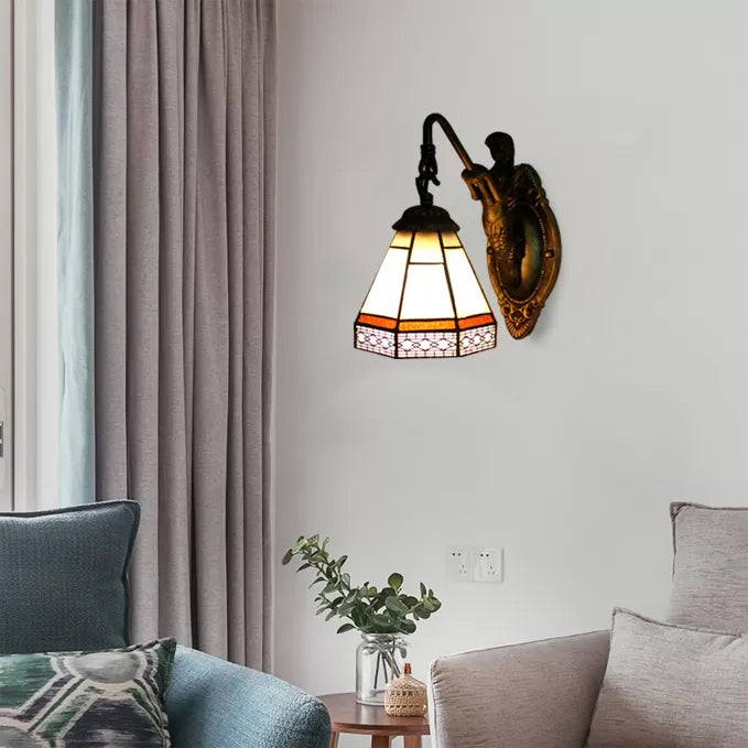 Frendorf | Kegel Wandlamp Armatuur 1 Hoofd Blauw/Groen/Amber Glas Tiffany Wandlamp met Zeemeermin Achterplaat
