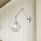 Frendorf | Eine Wandlampe mit einer Glaskugel-Schirm, klares Glas, industrielle Esszimmer-Wandleuchte mit Schwenkarm