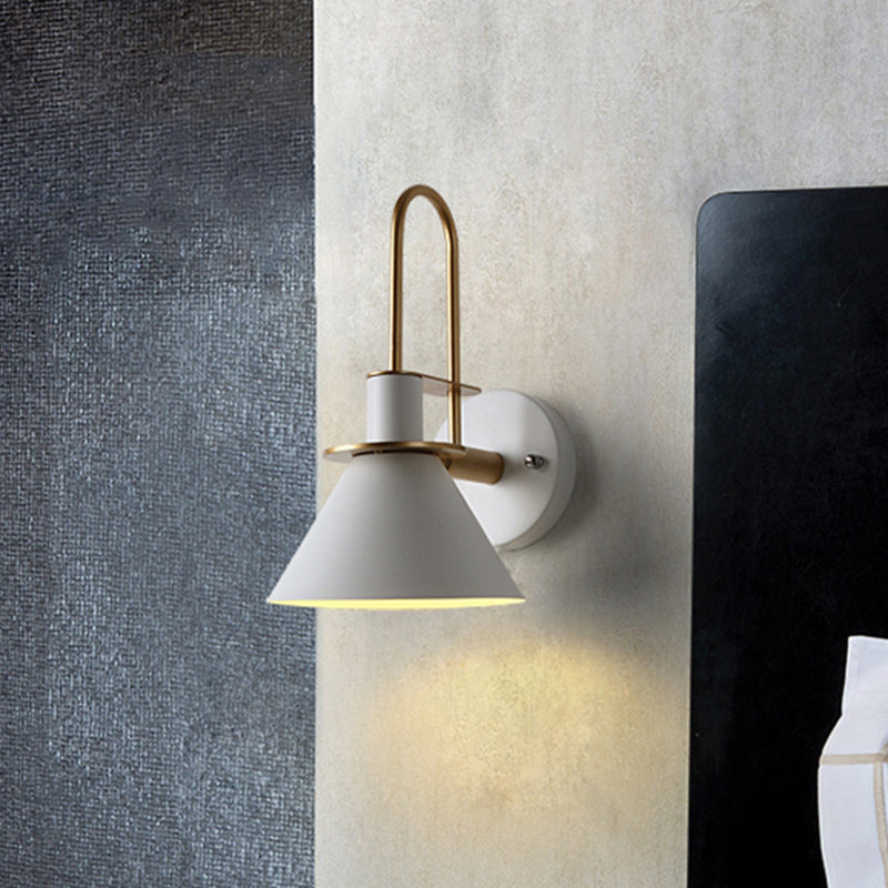 Frendorf | Funnel Shade Metallic Wandlamp Modernistische Stijl 1 Hoofdlamp Gang Sconce Verlichting in Zwart/Wit