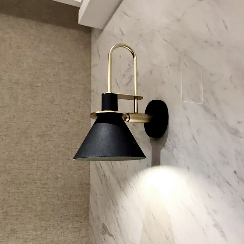 Frendorf | Funnel Shade Metallic Wandlamp Modernistische Stijl 1 Hoofdlamp Gang Sconce Verlichting in Zwart/Wit