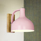 Frendorf | 1 Kopf Wandlampe Moderne Kuppel Shade Metall Wandlicht mit Holzrückplatte in Weiß/Rosa