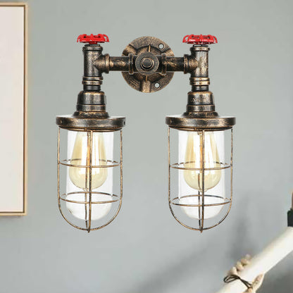 Frendorf | Farmhouse Drahtschutz Wandlampe mit Ventilrad 2 Glühbirnen Schmiedeeisen Wandleuchte in Messing