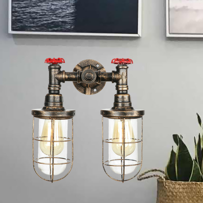 Frendorf | Farmhouse Drahtschutz Wandlampe mit Ventilrad 2 Glühbirnen Schmiedeeisen Wandleuchte in Messing