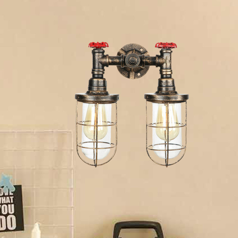 Frendorf | Farmhouse Drahtschutz Wandlampe mit Ventilrad 2 Glühbirnen Schmiedeeisen Wandleuchte in Messing