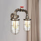 Frendorf | Farmhouse Drahtschutz Wandlampe mit Ventilrad 2 Glühbirnen Schmiedeeisen Wandleuchte in Messing