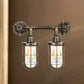 Frendorf | Farmhouse Drahtschutz Wandlampe mit Ventilrad 2 Glühbirnen Schmiedeeisen Wandleuchte in Messing