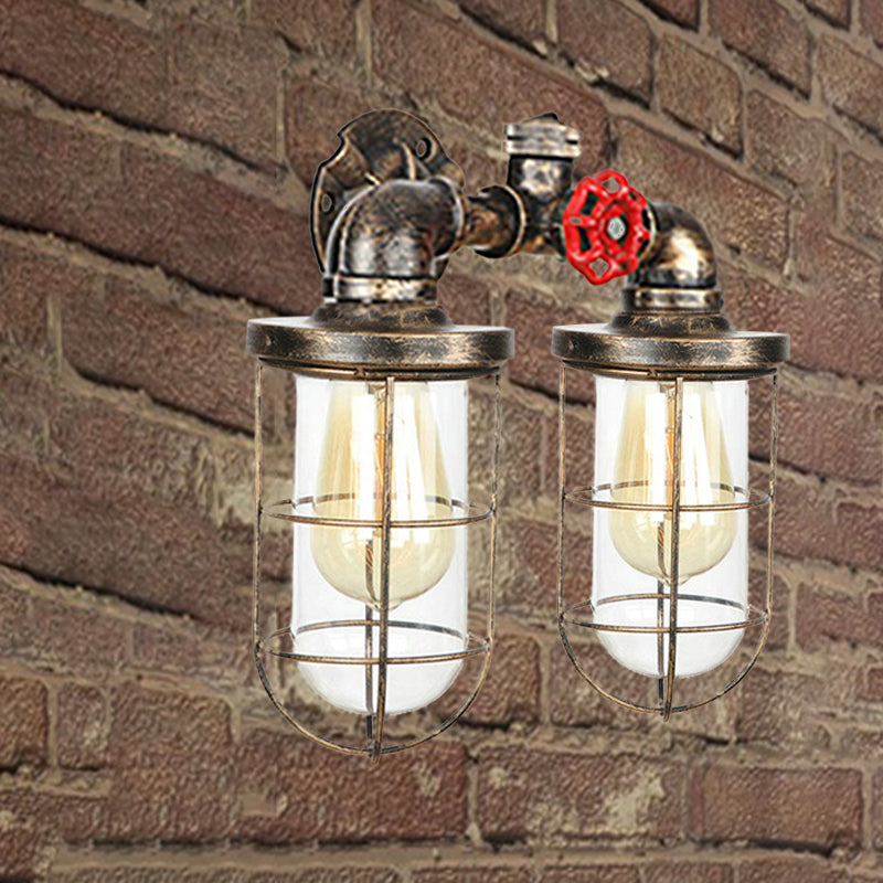 Frendorf | Farmhouse Drahtschutz Wandlampe mit Ventilrad 2 Glühbirnen Schmiedeeisen Wandleuchte in Messing