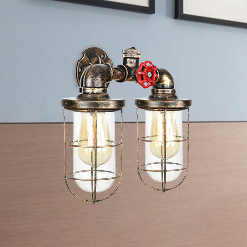 Frendorf | Farmhouse Drahtschutz Wandlampe mit Ventilrad 2 Glühbirnen Schmiedeeisen Wandleuchte in Messing