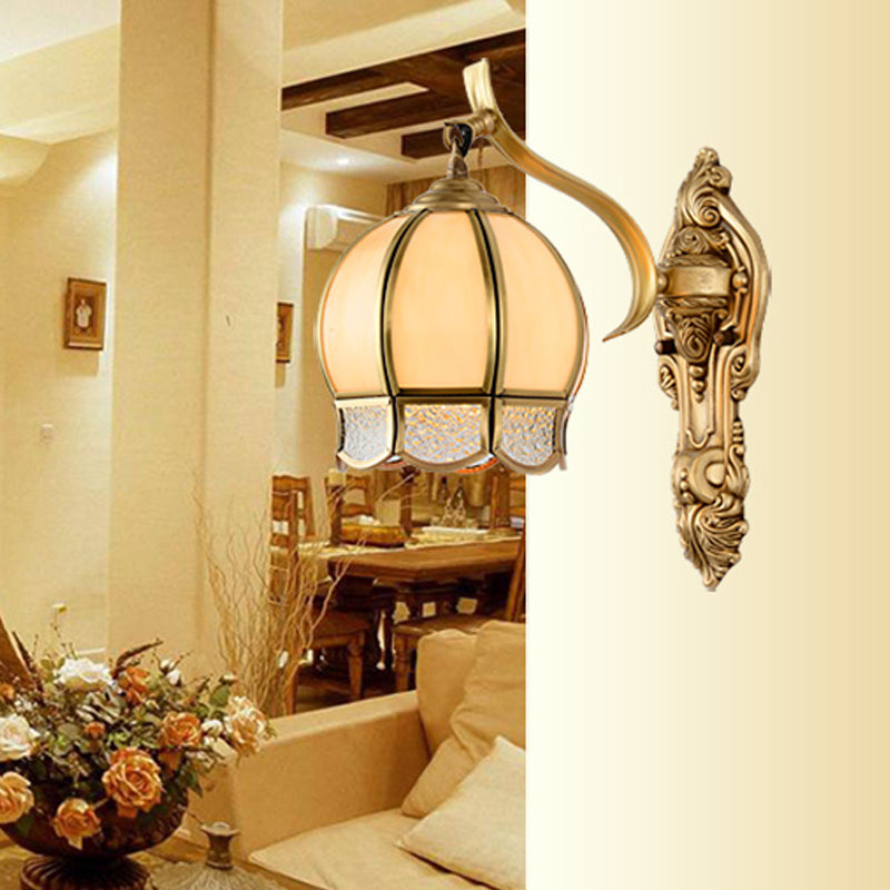 Frendorf | 1 Hoofd Wandmontage Verlichtings Traditionele Sferische Tan Glas Wandlamp in Messing voor Woonkamer