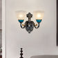 Country Twisted Arm Wandlampe 1/2-Kopf Metall Wandleuchte in Schwarz und Blau mit kuppelbeschichtetem, geripptem Glas-Schirm