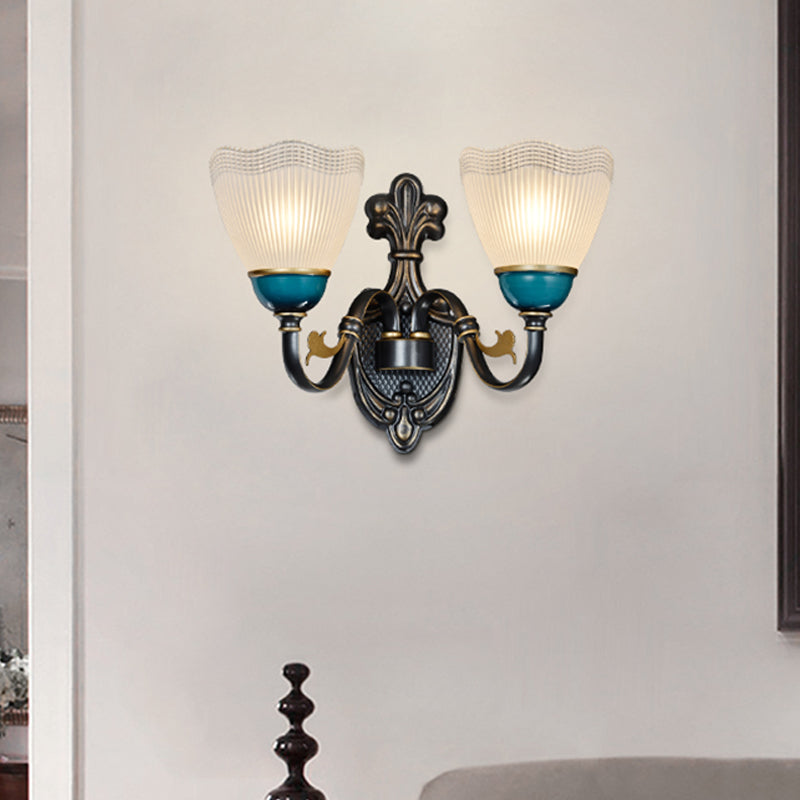 Country Twisted Arm Wandlampe 1/2-Kopf Metall Wandleuchte in Schwarz und Blau mit kuppelbeschichtetem, geripptem Glas-Schirm