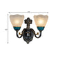 Country Twisted Arm Wandlampe 1/2-Kopf Metall Wandleuchte in Schwarz und Blau mit kuppelbeschichtetem, geripptem Glas-Schirm