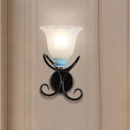 Frendorf | 1 Licht Frosted Glas Wandverlichting Landelijk Zwart/Goud Uitlopende Ganglamp met Gedraaide Arm