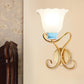 Frendorf | 1 Licht Frosted Glas Wandverlichting Landelijk Zwart/Goud Uitlopende Ganglamp met Gedraaide Arm