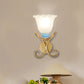 Frendorf | 1 Licht Frosted Glas Wandverlichting Landelijk Zwart/Goud Uitlopende Ganglamp met Gedraaide Arm