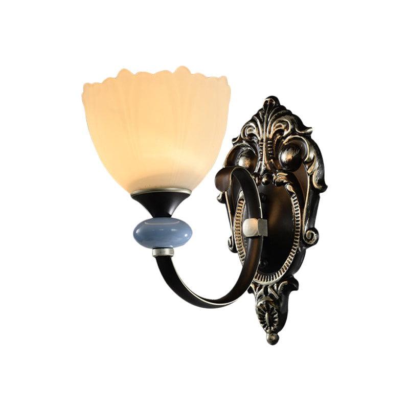 Frendorf | 1/2-Head Wandleuchte Landhaus Flur Wandbeleuchtung mit Schalen aus satiniertem Glas in Schwarz