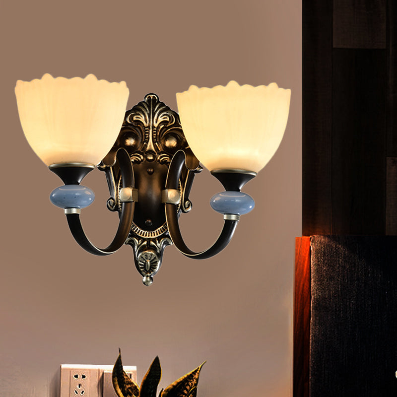 Frendorf | 1/2-Head Wandleuchte Landhaus Flur Wandbeleuchtung mit Schalen aus satiniertem Glas in Schwarz