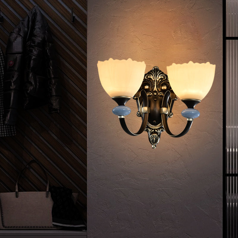 Frendorf | 1/2-Head Wandleuchte Landhaus Flur Wandbeleuchtung mit Schalen aus satiniertem Glas in Schwarz