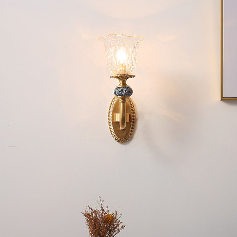 Postmoderne Blumen Wand Sconce Beleuchtung 1/2-Kopf Klarglas Wandlampenfassung in Messing