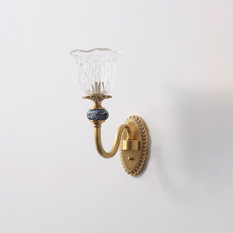 Postmoderne Blumen Wand Sconce Beleuchtung 1/2-Kopf Klarglas Wandlampenfassung in Messing