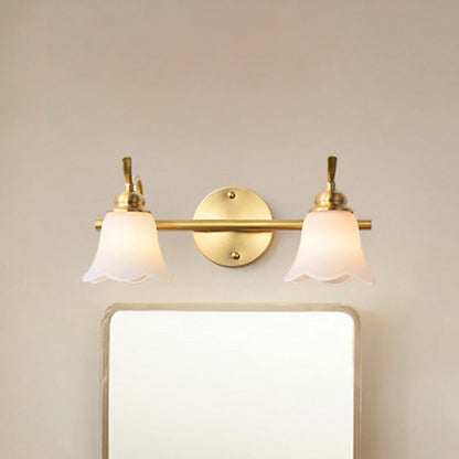 Frendorf | 2/3 Lampen Vanity Wand Licht Traditionelle Badezimmer Wand Sconces Lampe mit Blumen Creme Glas Schirm in Messing