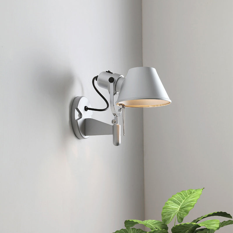 Frendorf | Metalen Truncated Cone Taak Wandlamp Industrieel Enkele Nachttafel Wandmontage Licht met Verstelbare Arm in Zwart/Zilver