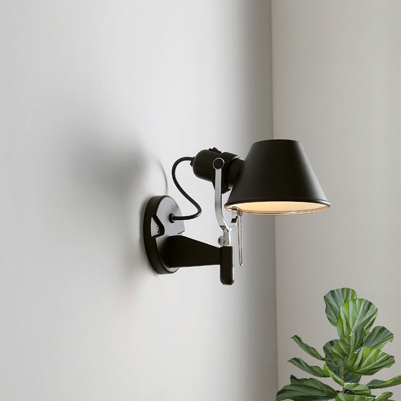 Frendorf | Metalen Truncated Cone Taak Wandlamp Industrieel Enkele Nachttafel Wandmontage Licht met Verstelbare Arm in Zwart/Zilver