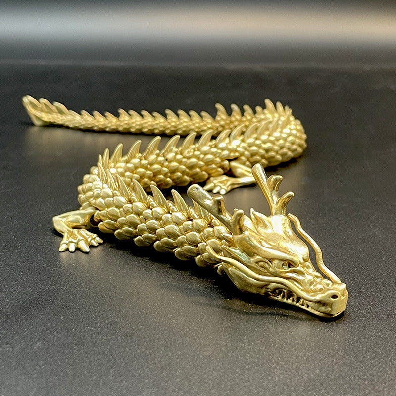 Goldener Drache mit beweglichen Gelenken