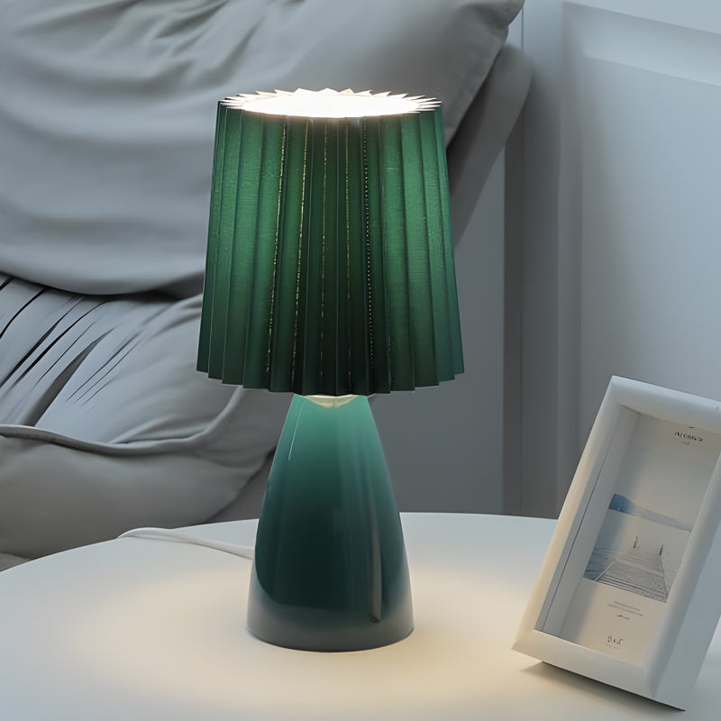 Frendorf | LumiElegance – Moderne Tischlampe mit plissiertem Stoffschirm