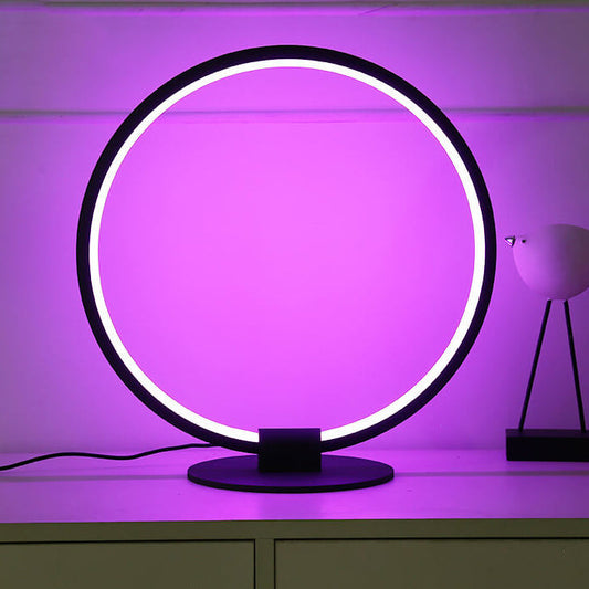 Moderne LED-Tischlampe im Acrylring-Design mit RGB-Beleuchtung