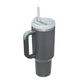 40 Oz Tumbler mit Griff Strohhalm isoliert