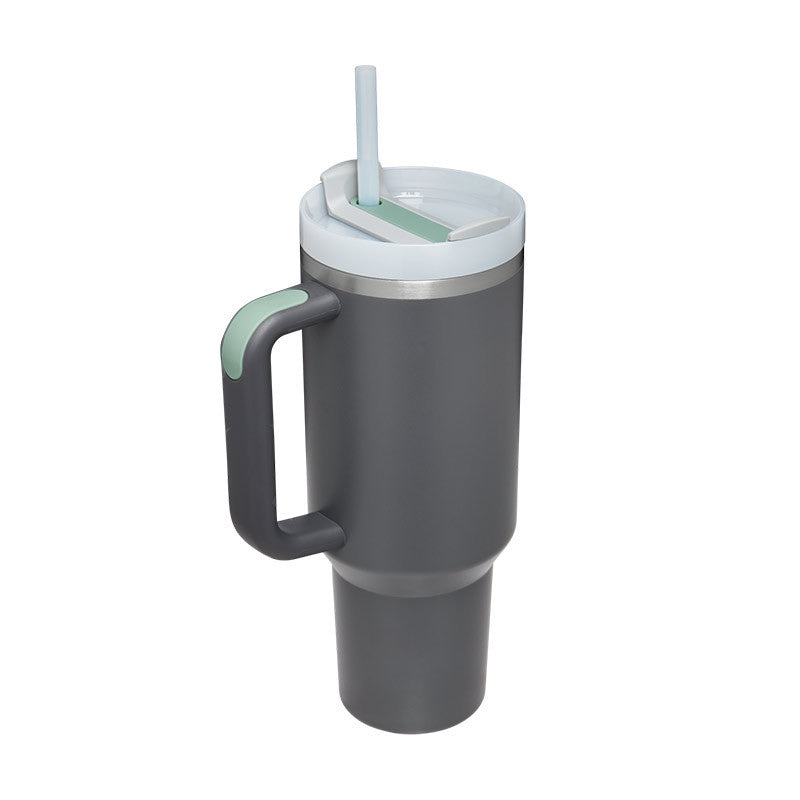 40 Oz Tumbler mit Griff Strohhalm isoliert
