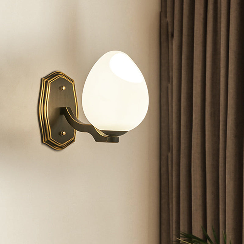 Frendorf | Traditionalist Ei-achtige Wandlamp Verlichting 1 Licht Witte Gezuurde Glazen Wandlamp in Zwart