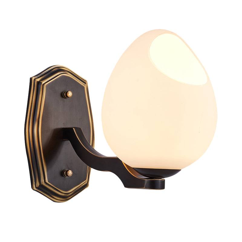 Frendorf | Traditionalist Ei-achtige Wandlamp Verlichting 1 Licht Witte Gezuurde Glazen Wandlamp in Zwart