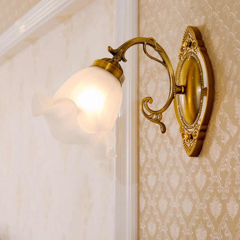 Frendorf | 1 Licht Opal Glas Wandverlichting Idee Traditionele Messing/Bronzen Afwerking Bloem Binnen Wandlamp