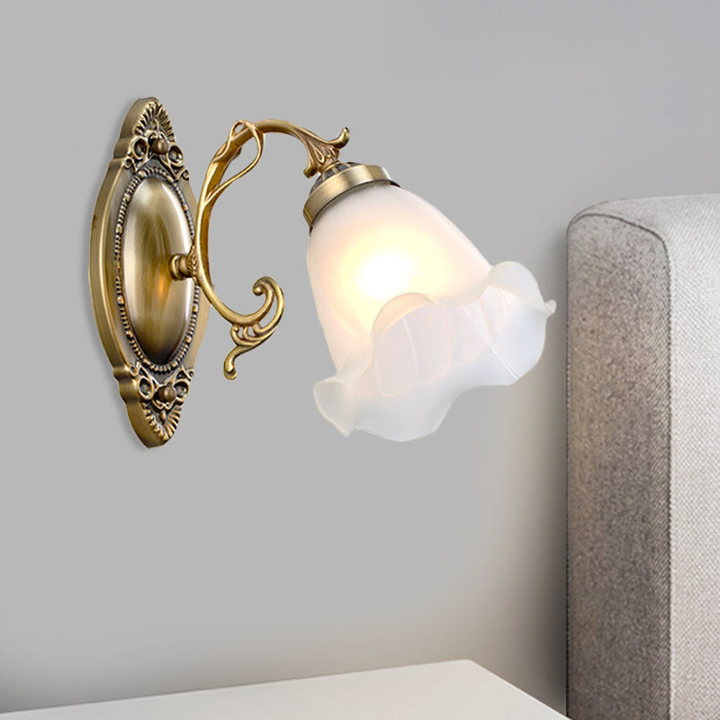 Frendorf | 1 Licht Opal Glas Wandverlichting Idee Traditionele Messing/Bronzen Afwerking Bloem Binnen Wandlamp