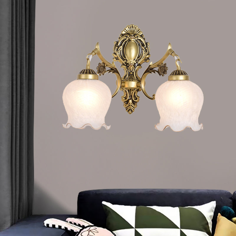 Frendorf | Antiqued Flower Wandmontage Verlichting 1/2-Kop Opal Glas Wandlamp Fixture in Brons voor Slaapkamer