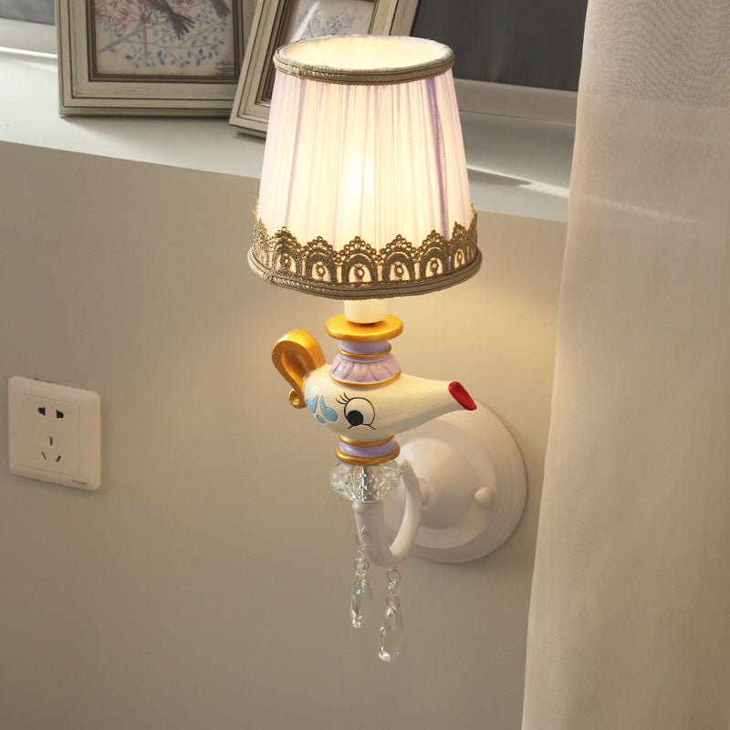 Frendorf | 1 Kopf Innen Wandbeleuchtung Zeitgenössische Weiß-Gold Wandlampe mit Fässern Stoffschirm und Teekanne Deco