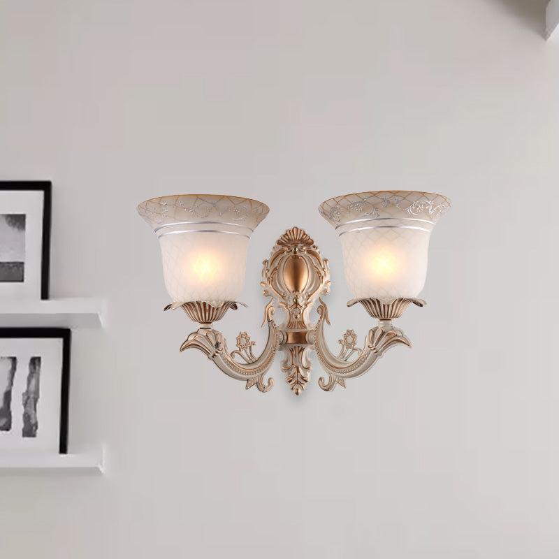 Frendorf | Metalen Beige Wandverlichting Fixture Curvy Arm 1/2-Licht Antieke Wandlamp met Bel Witte Glazen Schaduw