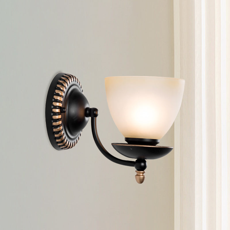 Frendorf | 1/2-Kopf Bud Wandleuchte Traditionelle schwarze gefrostete weiße Glas Wandleuchte für Schlafzimmer