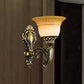 Frendorf | Messing 1/2-Kopf Wandleuchte Klassische Mattglas Ausladende Wandmontierte Lampe für Schlafzimmer