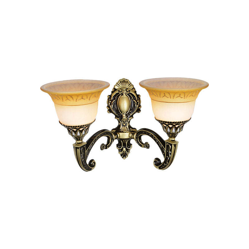 Frendorf | Messing 1/2-Kopf Wandleuchte Klassische Mattglas Ausladende Wandmontierte Lampe für Schlafzimmer