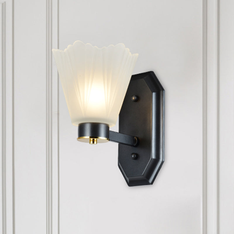 Frendorf | Tapered Milkglas Wandverlichting Retro 1/2 Bulbs Woonkamer Wandlamp in Zwart met Metalen Rechte Arm