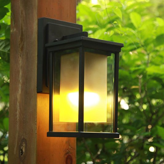 Frendorf | 1 Glühbirne Wandlicht Lodge Yard Amberglas Wandleuchte mit rechteckigem klarem Glasschirm in Schwarz