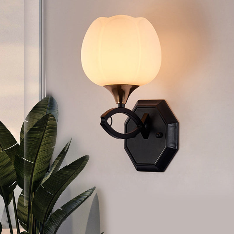 Frendorf | Bud Shape Indoor Wandlamp Verlichting Traditioneel Witte Glas 1 Kop Zwarte Afwerking Wandlamp